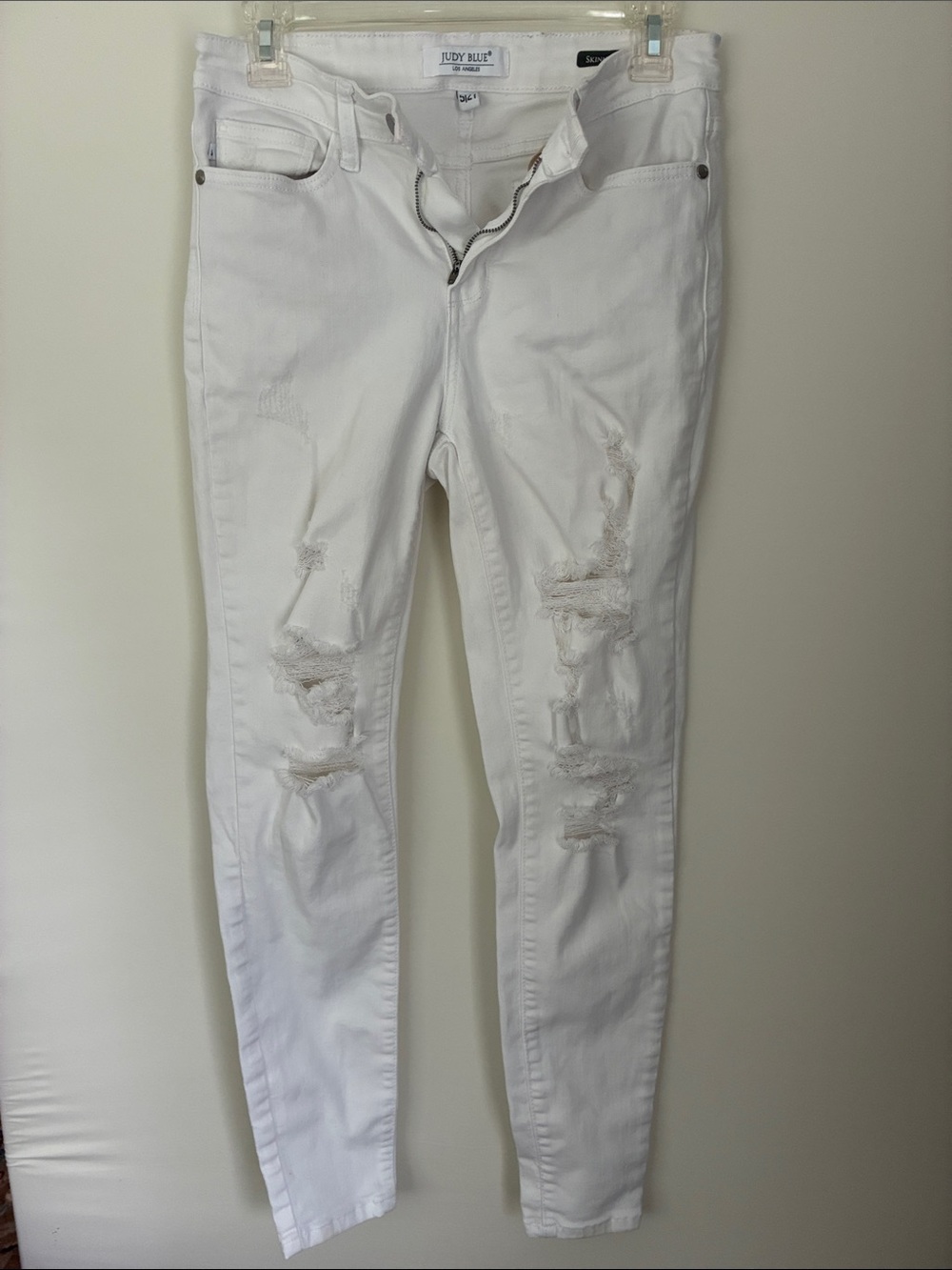 Judy Blue Women’s White Distressed Skinny Jeans